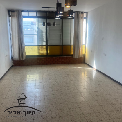 דירת 4 חדרים ברחוב הרצל