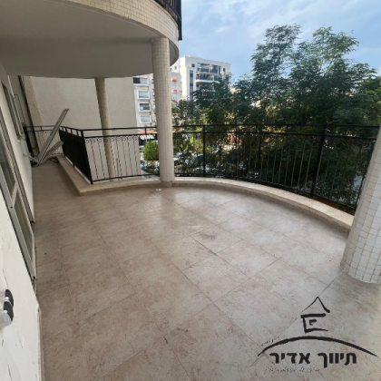 דירת 4 חדרים ברחוב הרצל